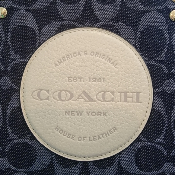 Coach Dempsey Carryall In Signature Jacquard With Coach Patch - Picture 5 of 14